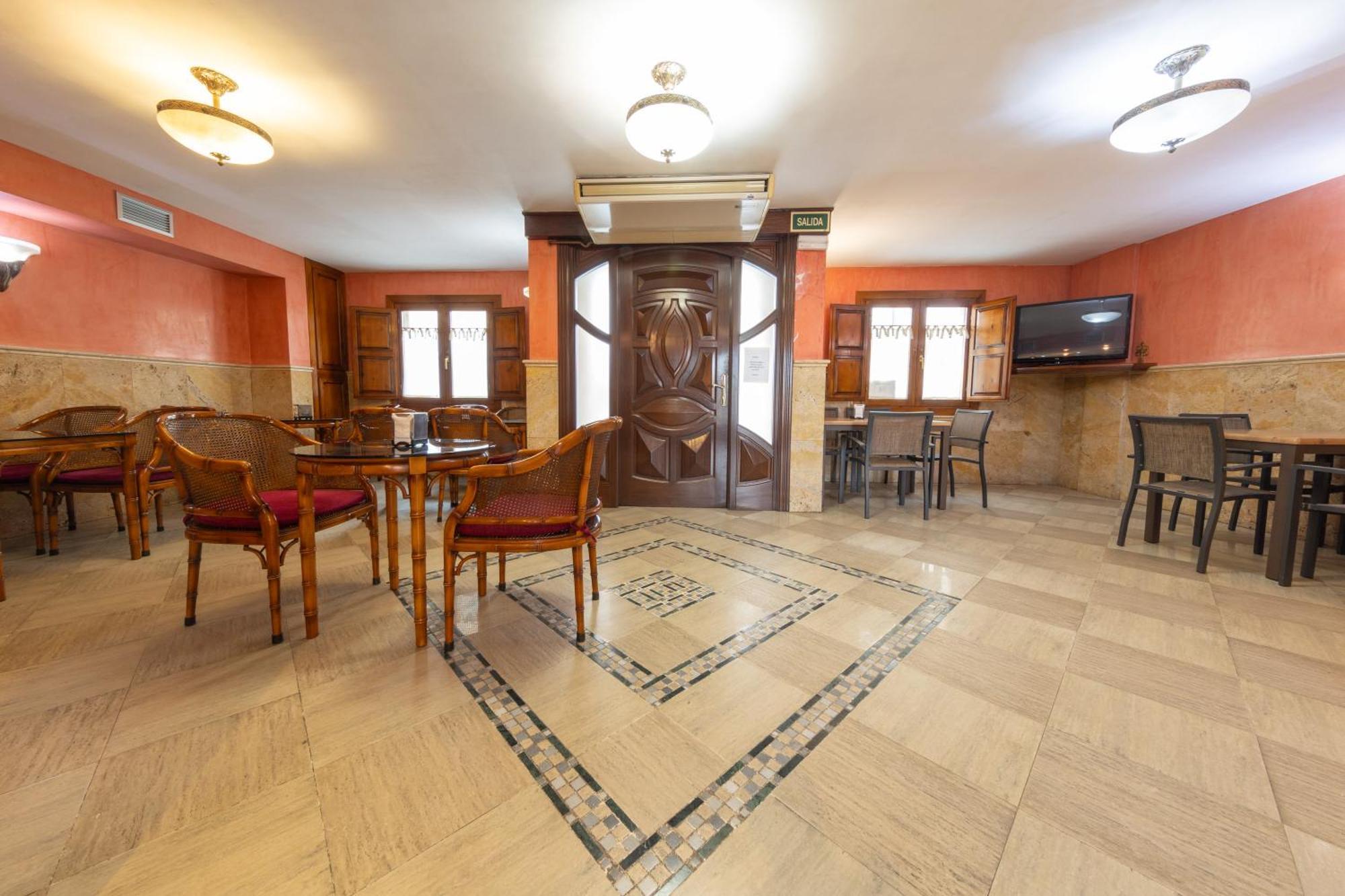 Hostal Sin Recep24H Puerta De La Villa - Pet Friendly & Restaurante Almazán Exteriér fotografie