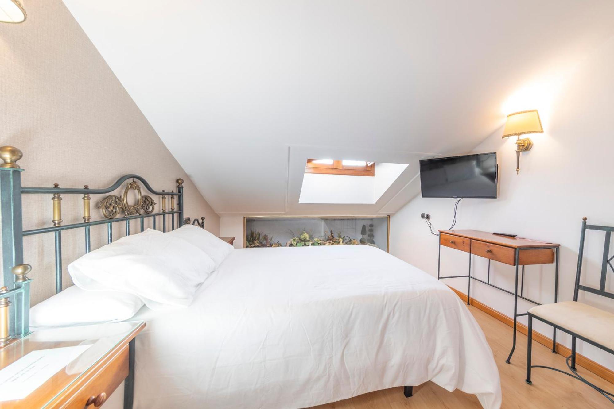 Hostal Sin Recep24H Puerta De La Villa - Pet Friendly & Restaurante Almazán Exteriér fotografie
