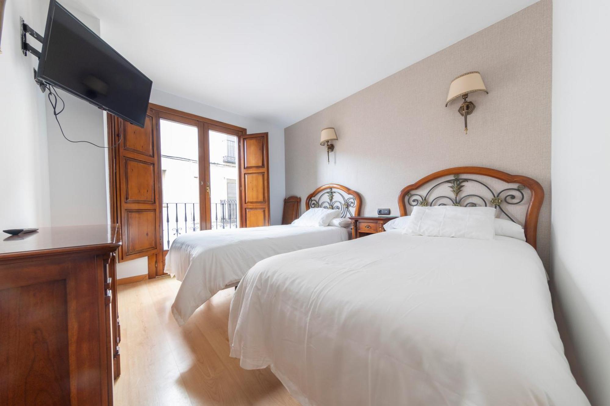 Hostal Sin Recep24H Puerta De La Villa - Pet Friendly & Restaurante Almazán Exteriér fotografie