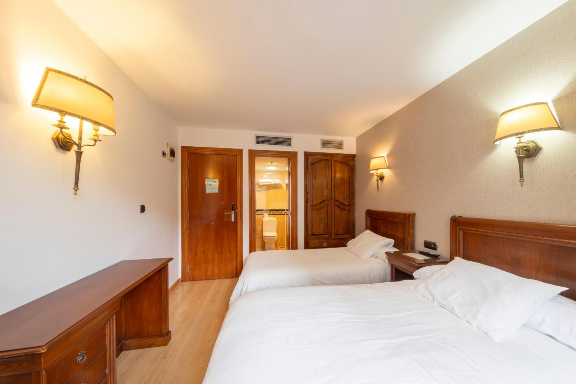 Hostal Sin Recep24H Puerta De La Villa - Pet Friendly & Restaurante Almazán Exteriér fotografie