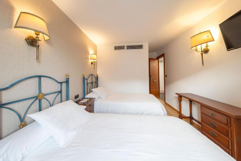Hostal Sin Recep24H Puerta De La Villa - Pet Friendly & Restaurante Almazán Exteriér fotografie